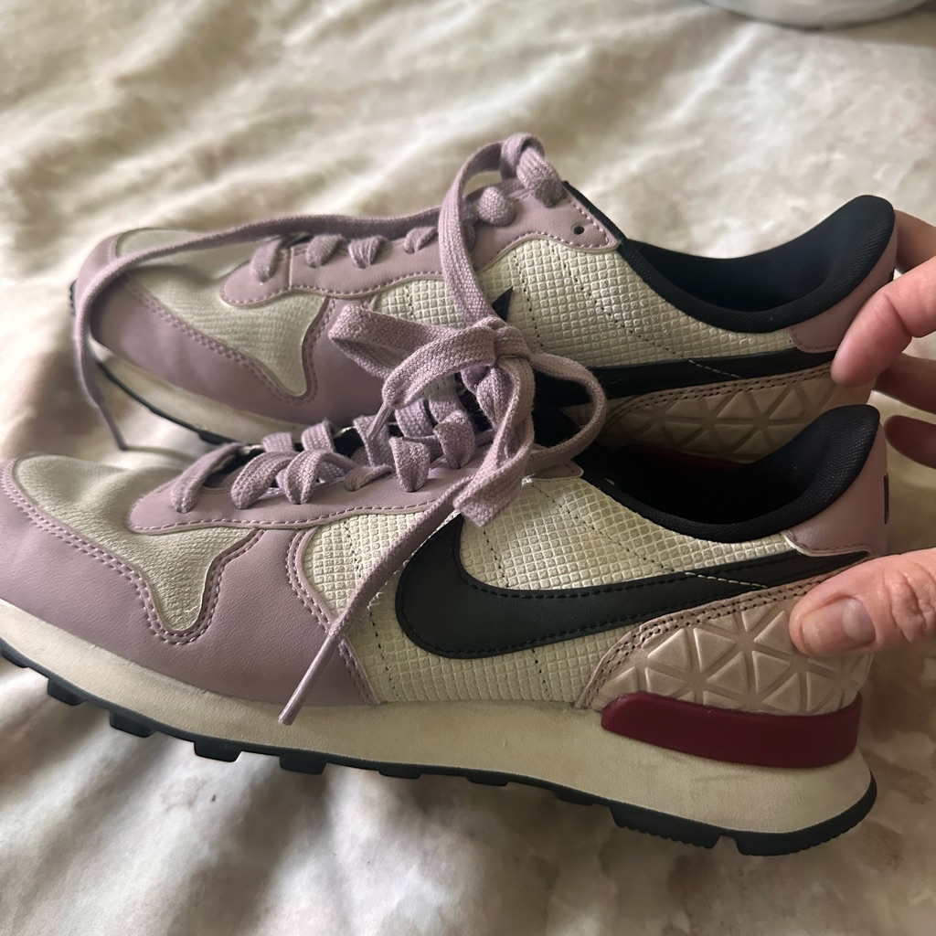 Nike Women's Cream And Pink Sneakers